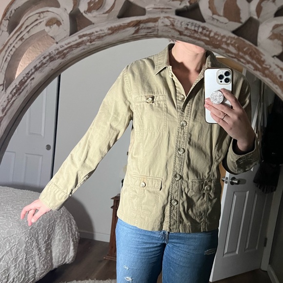 Large Columbia Khaki Button Up - Picture 3 of 3